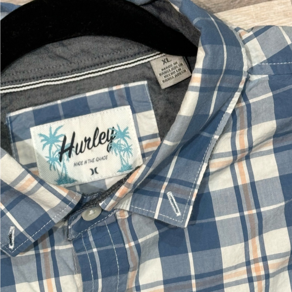 Hurley Men's short sleeve button up shirt plaid blue, white, peach - Picture 5 of 9